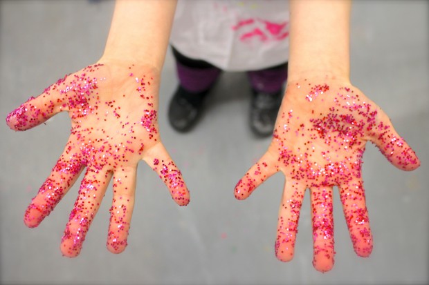 HANDMAKERY Glitter Hands
